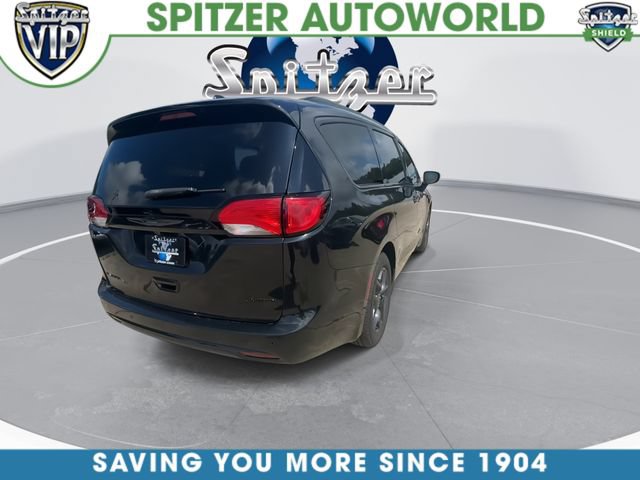 Used 2018 Chrysler Pacifica Limited w/ S Appearance Package FWD image 9