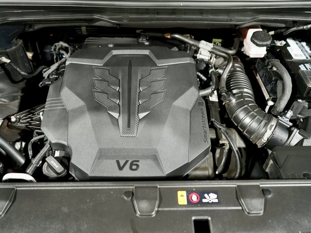 Used 2023 Kia Carnival EX image 12