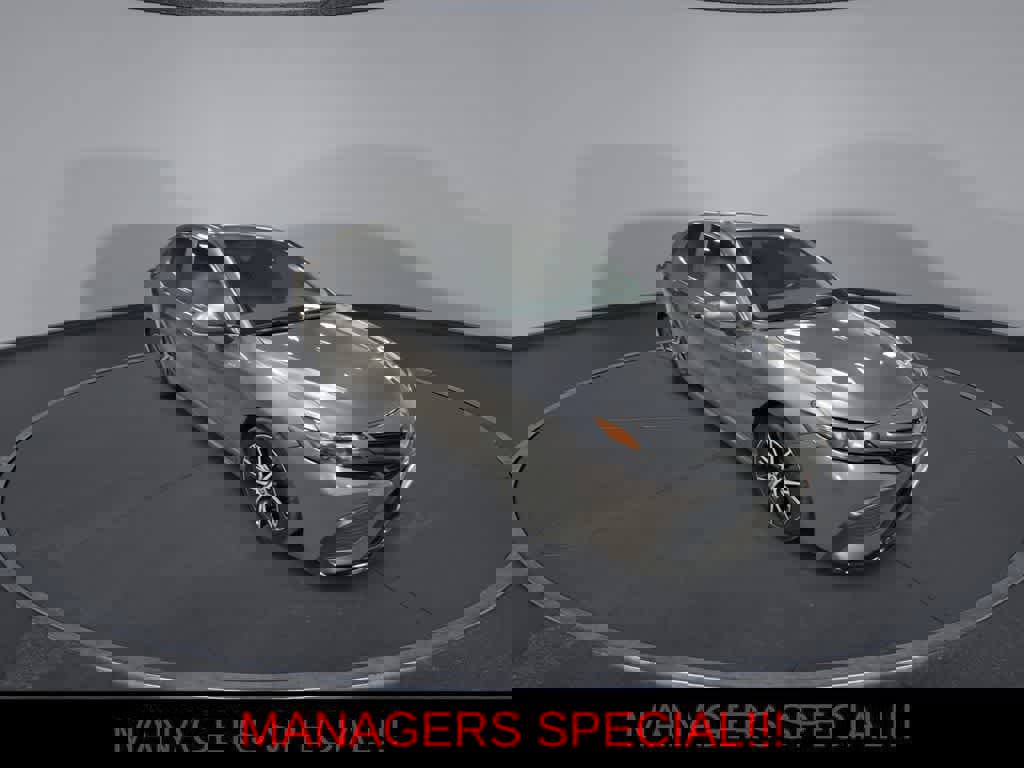 Used 2023 Toyota Camry SE image 2