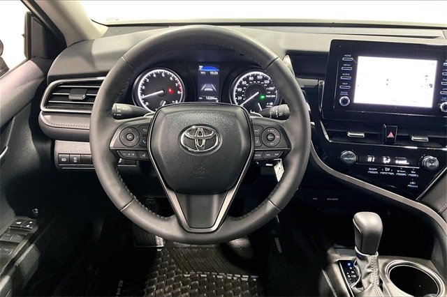 Used 2024 Toyota Camry SE image 8