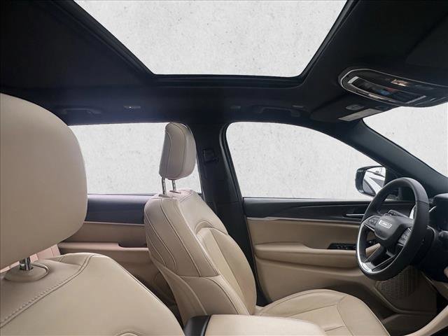 Used 2023 Jeep Grand Cherokee L Limited image 22