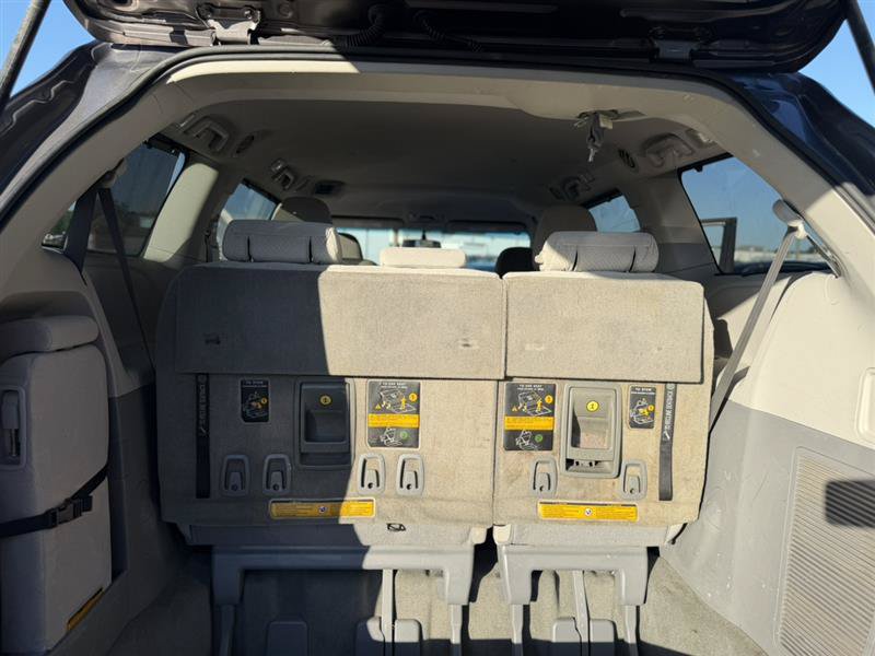 Used 2014 Toyota Sienna LE FWD image 28
