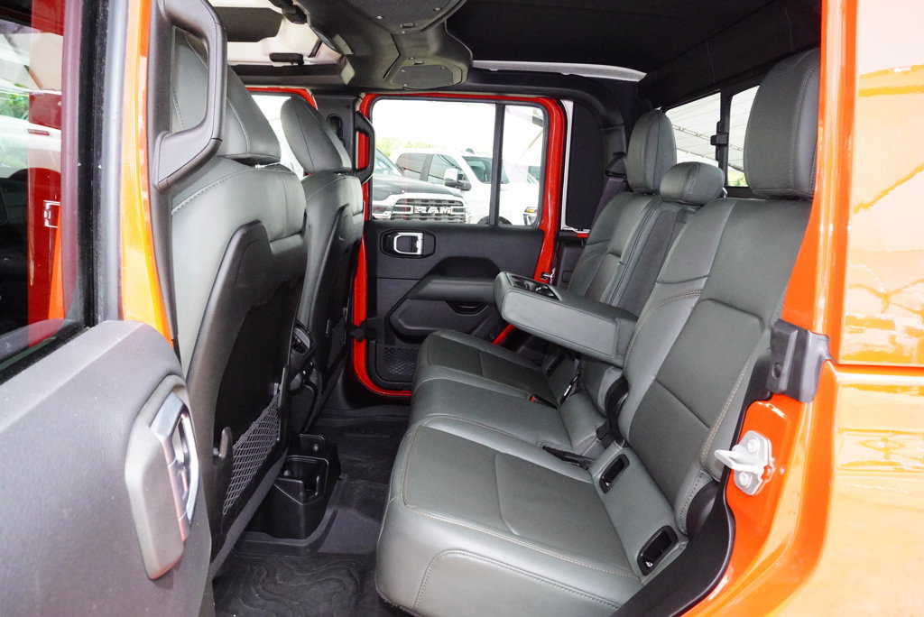 Used 2024 Jeep Gladiator Mojave AWD/4WD image 25