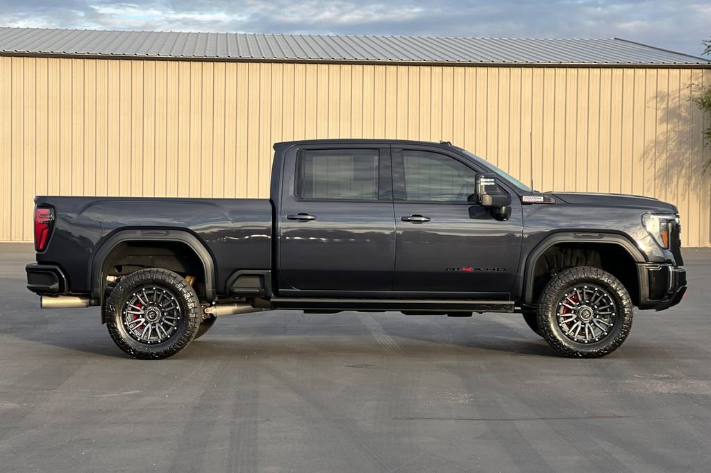 Used 2024 GMC Sierra 2500 AT4X image 3