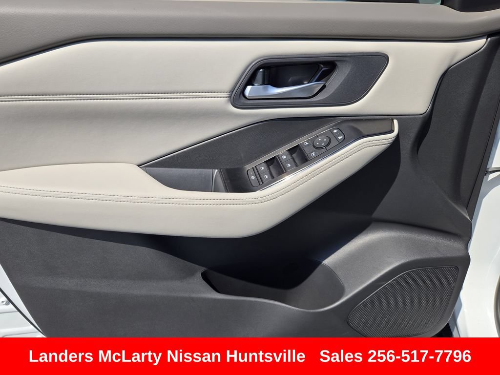 Used 2026 Nissan Rogue Dark Armor FWD image 22