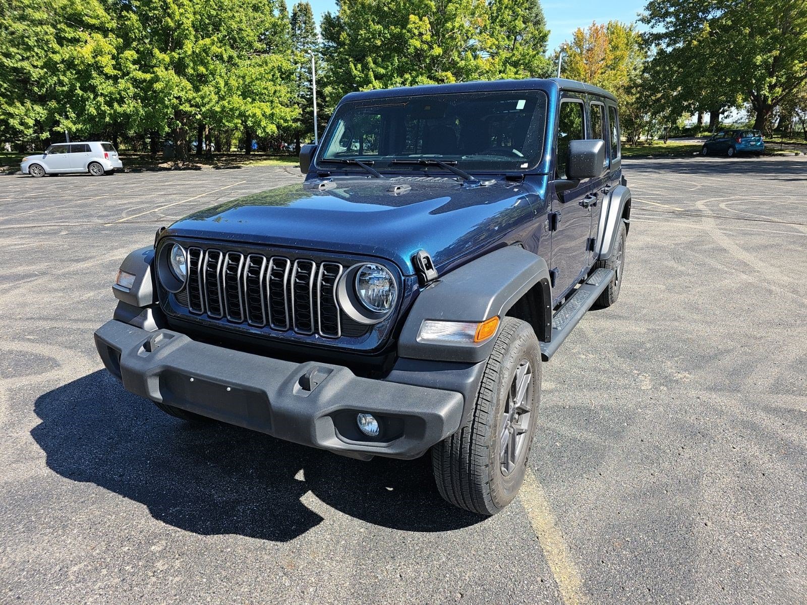 Used 2025 Jeep Wrangler Unlimited Sport AWD/4WD image 2