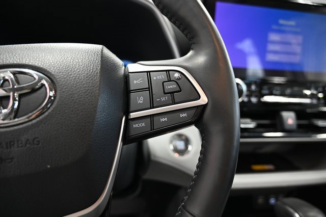 Used 2023 Toyota Highlander Limited image 26