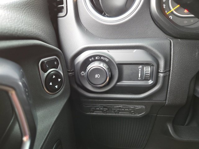 Used 2024 Jeep Wrangler Unlimited Sahara w/ Technology Group AWD/4WD image 60