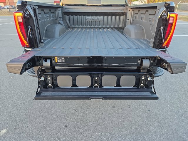 Used 2025 GMC Sierra 2500 Denali Ultimate image 13