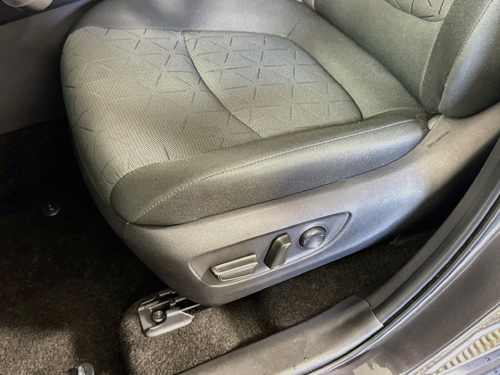 Used 2025 Toyota RAV4 XLE w/ Weather Package AWD/4WD image 15