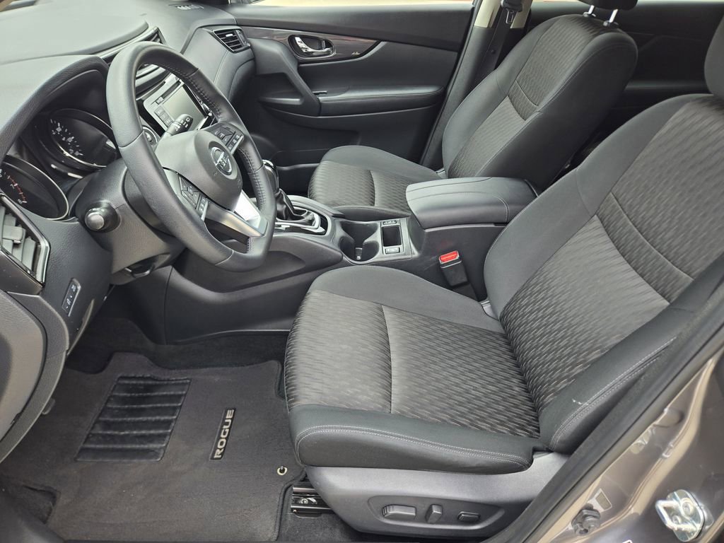 Used 2019 Nissan Rogue SV image 16