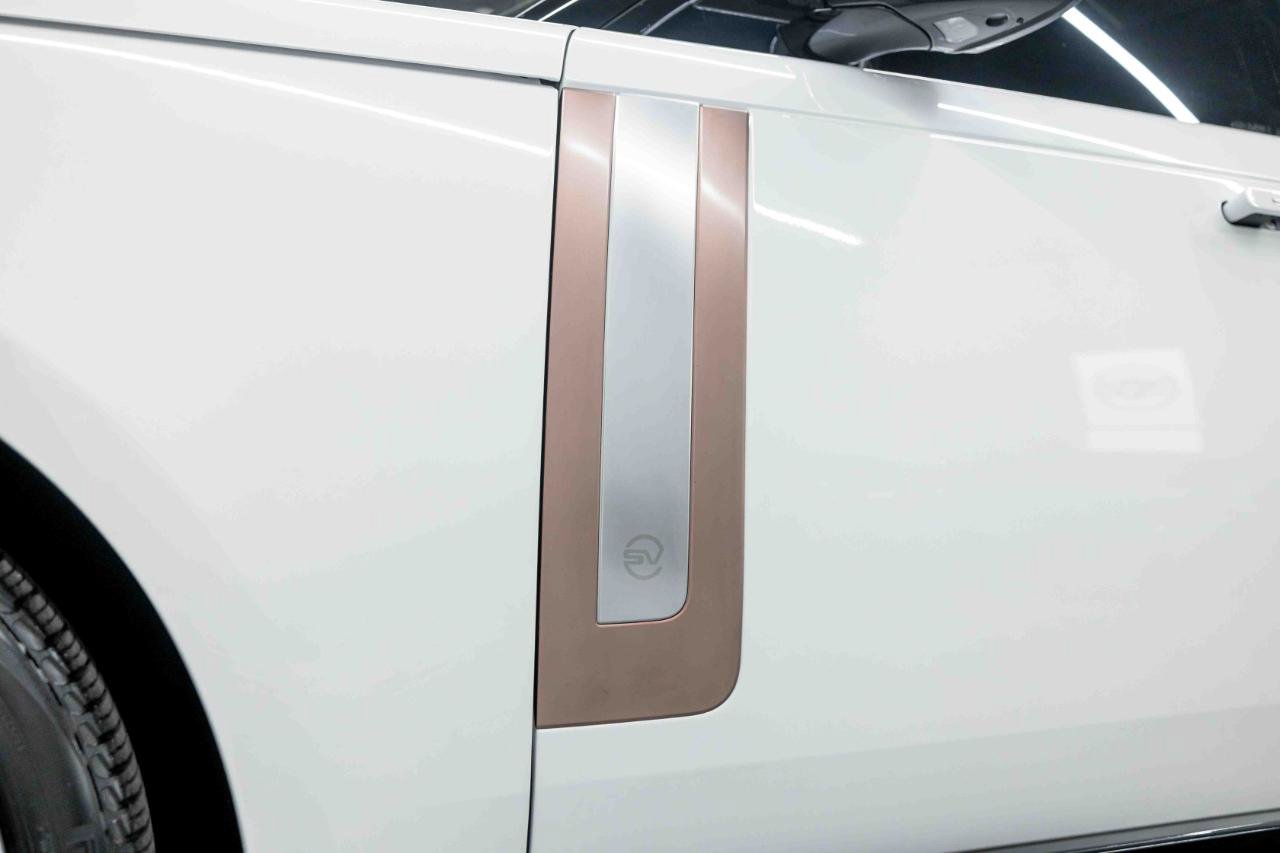Used 2024 Land Rover Range Rover SV AWD/4WD image 32
