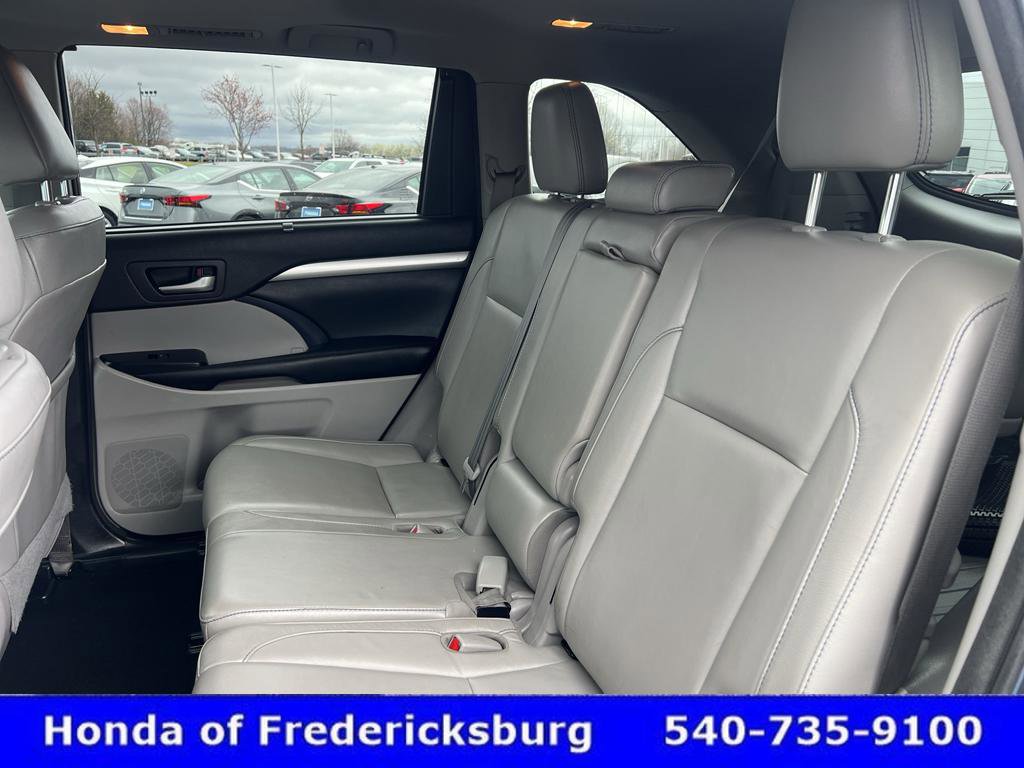 Used 2018 Toyota Highlander XLE image 29