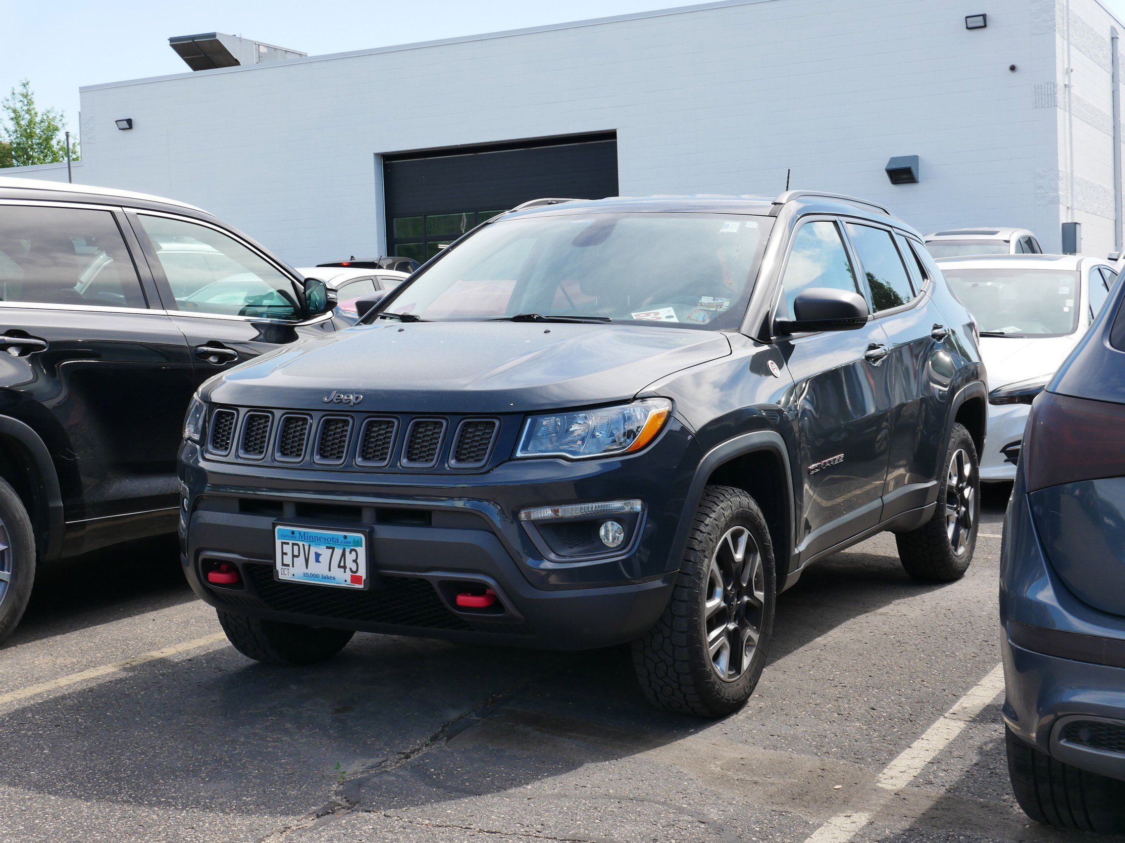 Used 2018 Jeep Compass Trailhawk w/ Leather Interior Group AWD/4WD image 3