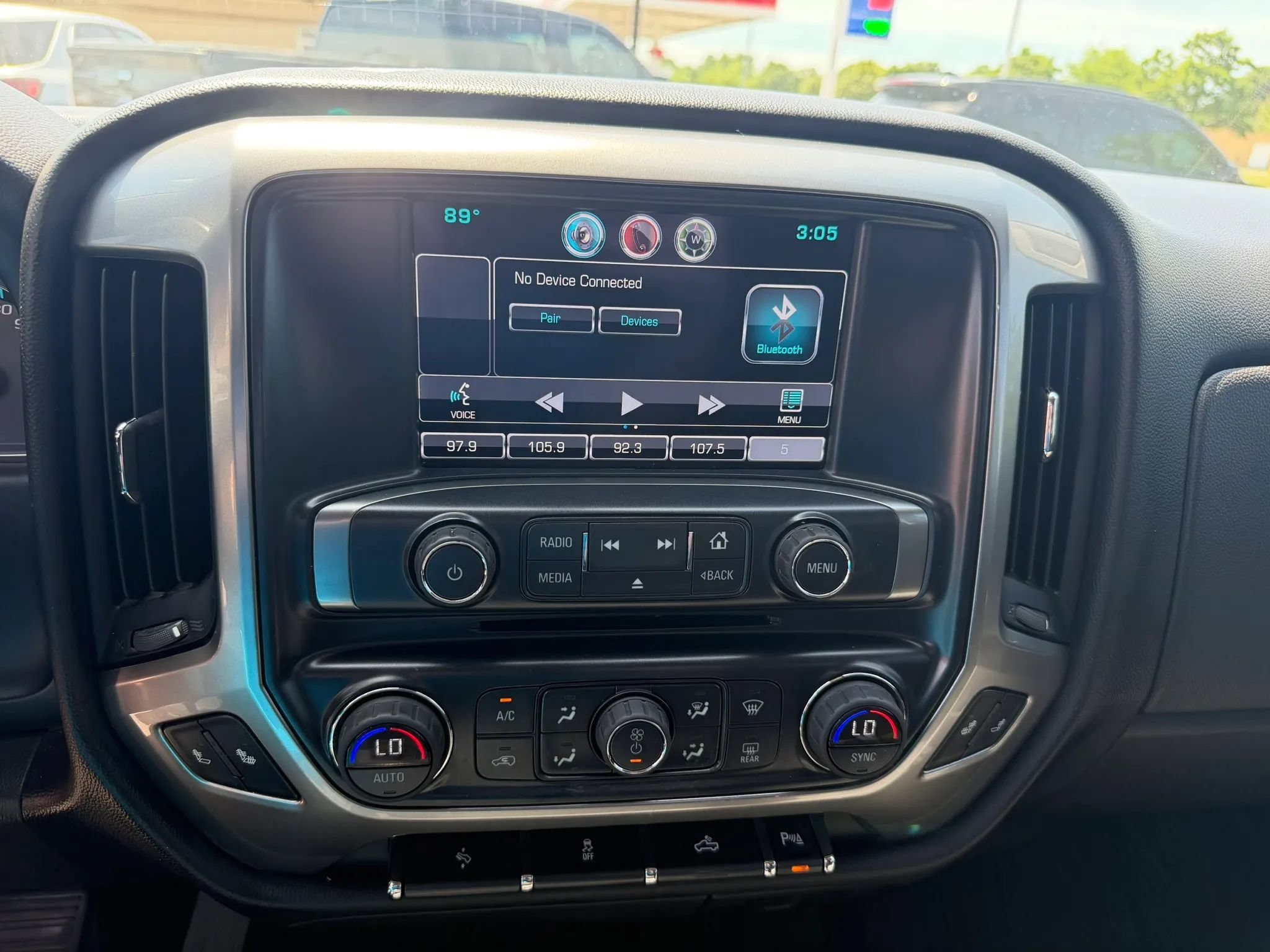Used 2015 Chevrolet Silverado 1500 LT w/ LT Convenience Package AWD/4WD image 17