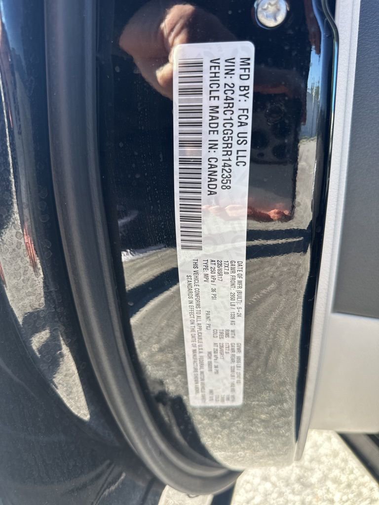 Used 2024 Chrysler Voyager LX image 10