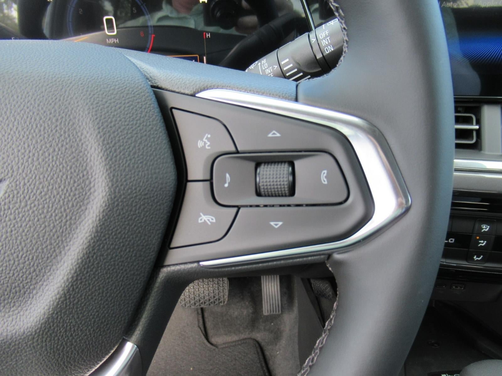 New 2026 Chevrolet Trax ACTIV w/ Sunroof Package FWD image 23