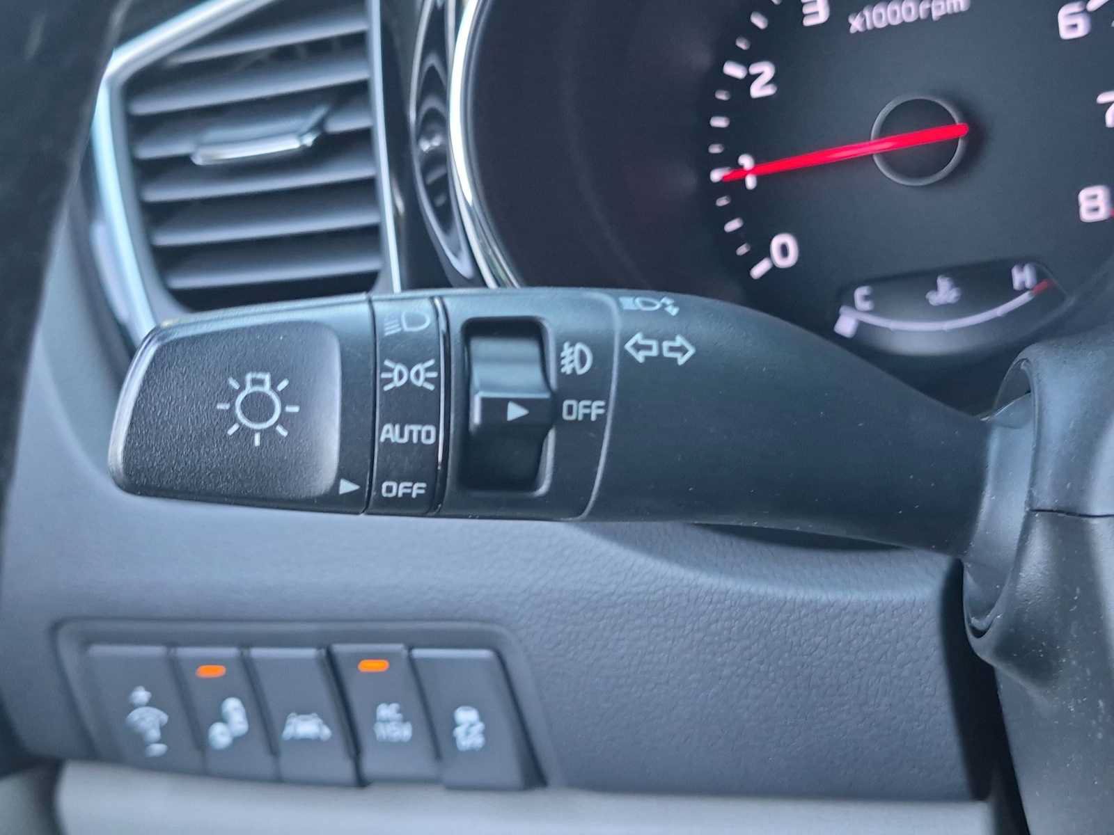 Used 2016 Kia Sedona SX FWD image 26