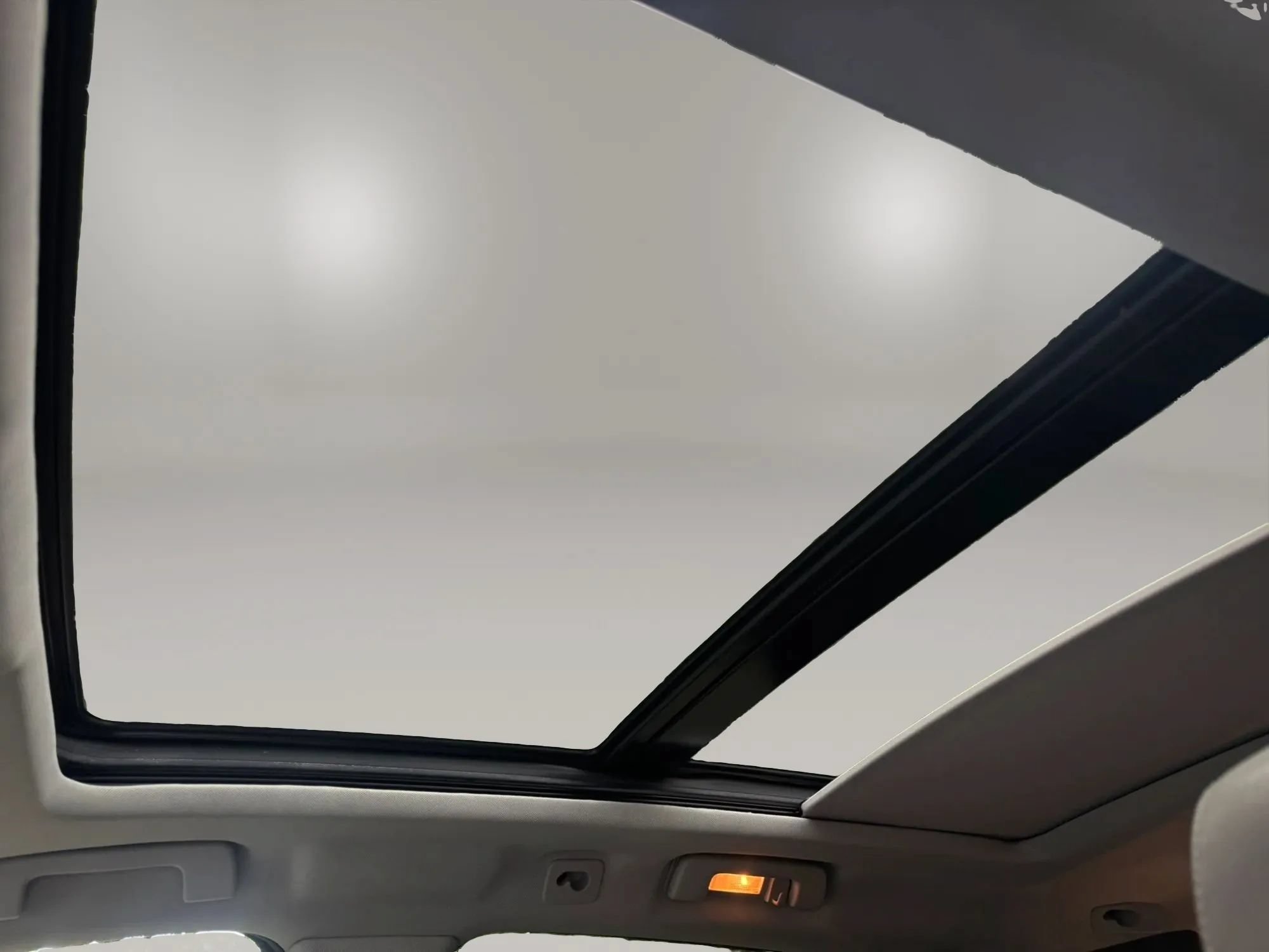 Used 2012 Cadillac SRX Premium FWD image 17