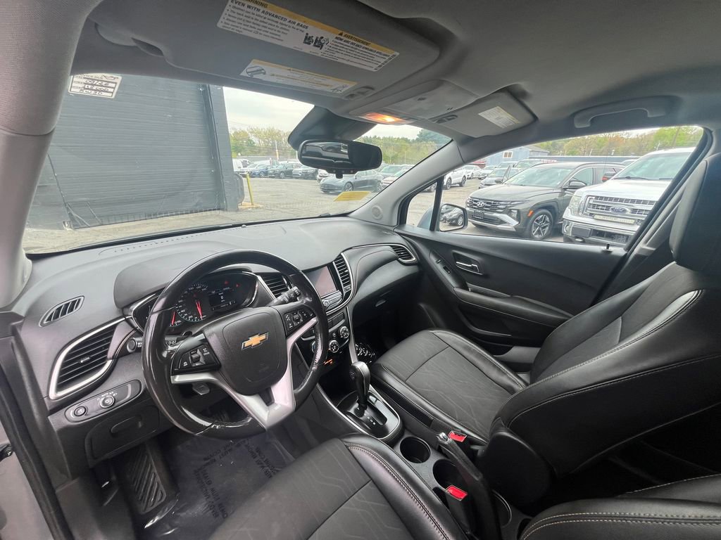 Used 2020 Chevrolet Trax LT w/ Driver Confidence Package FWD image 27