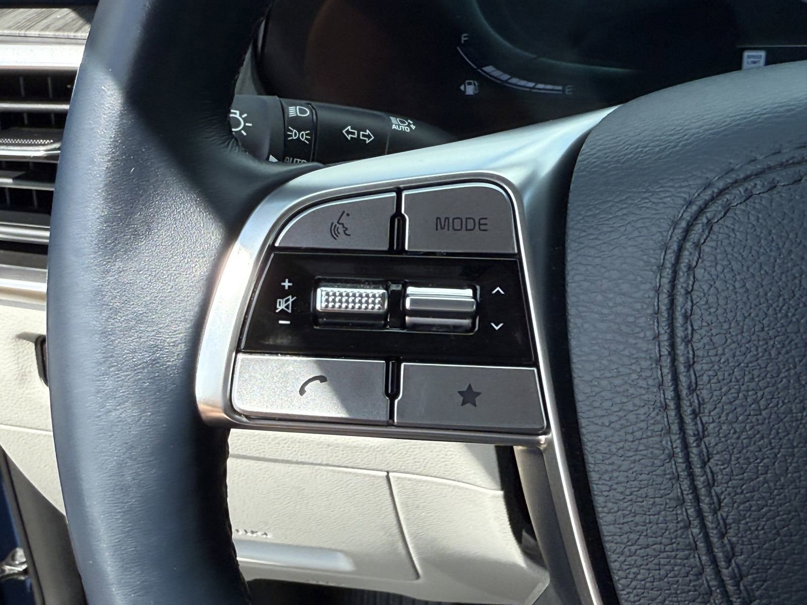 Used 2024 Kia Telluride EX w/ EX Captain's Chair Package AWD/4WD image 33