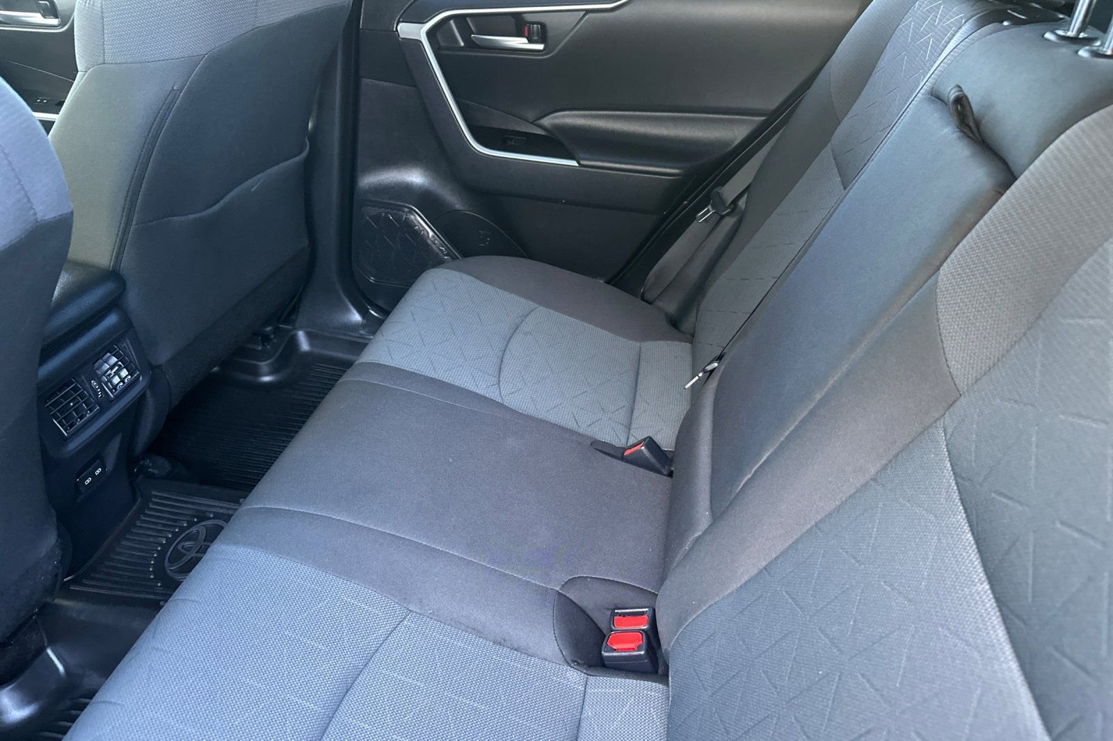 Used 2025 Toyota RAV4 XLE image 12