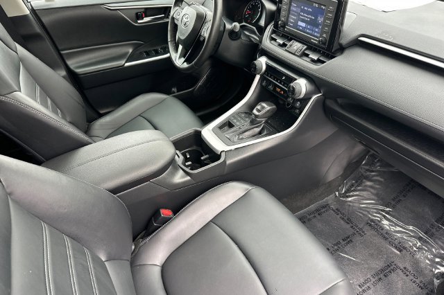 Certified 2022 Toyota RAV4 XLE Premium AWD/4WD image 20