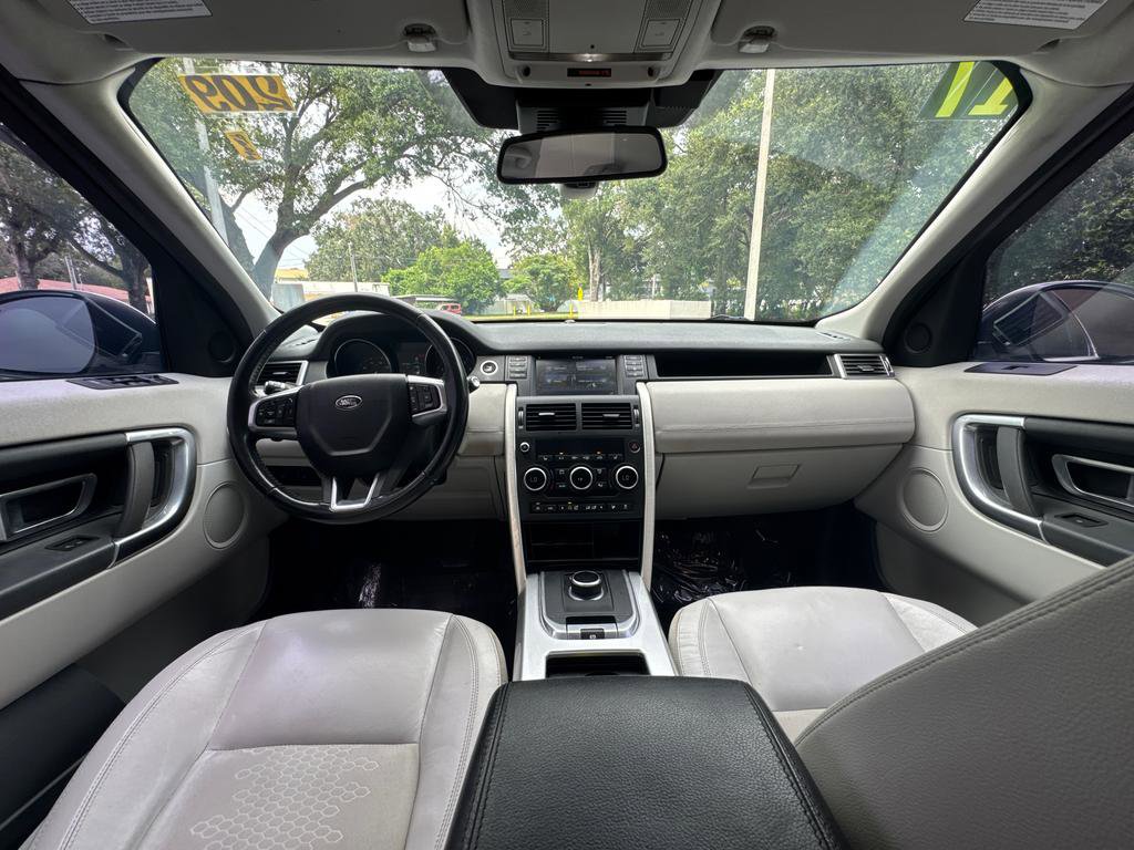 Used 2017 Land Rover Discovery Sport SE image 22