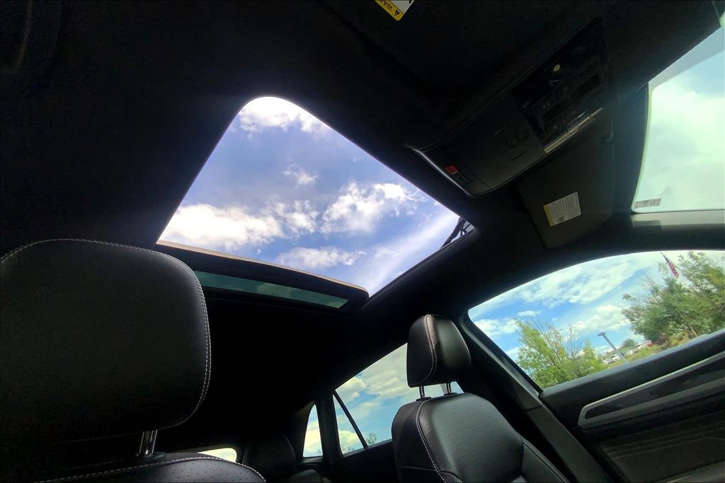 Used 2022 Volkswagen Atlas Cross Sport SEL image 32