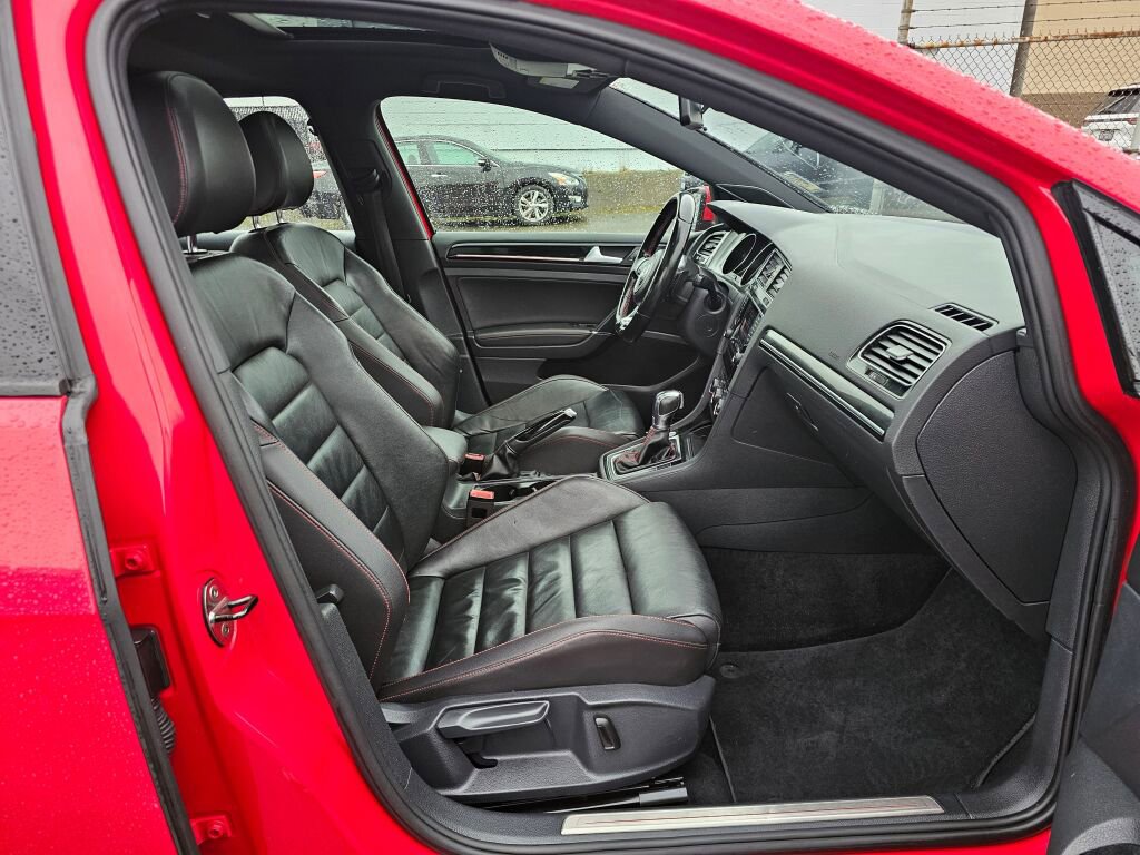 Used 2015 Volkswagen Golf image 12