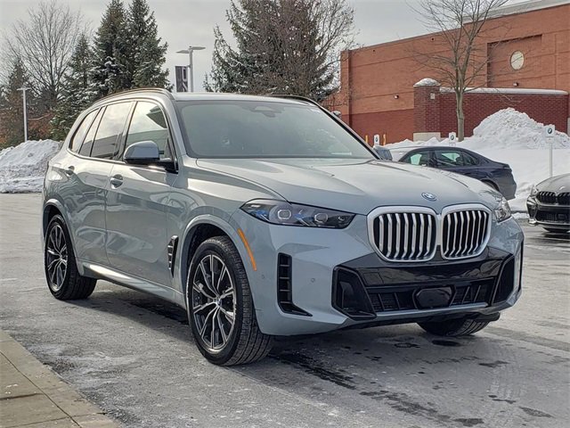 New 2026 BMW X5 xDrive50e w/ M Sport Package image 3