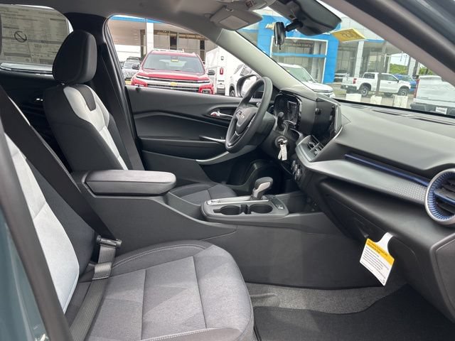 New 2026 Chevrolet Trax LS w/ LS Convenience Package FWD image 30