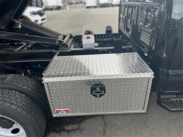 New 2025 Ford F550 4x4 Regular Cab Super Duty image 15