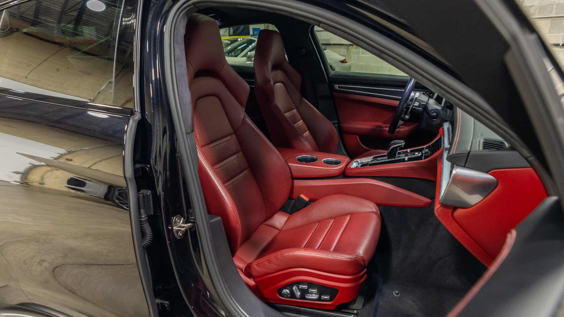 Used 2020 Porsche Panamera GTS image 52