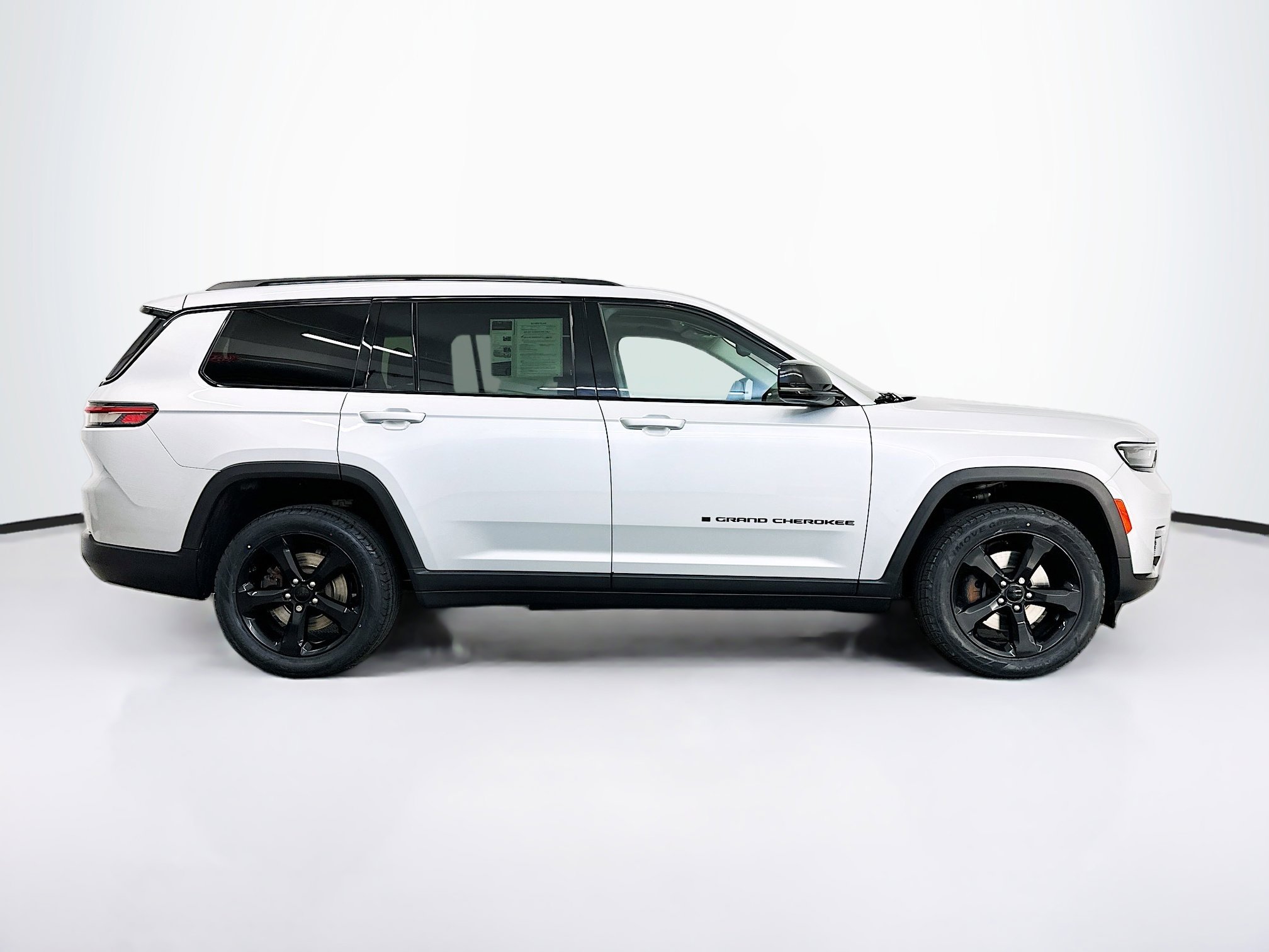 Used 2023 Jeep Grand Cherokee L Limited w/ Black Appearance Package AWD/4WD image 10