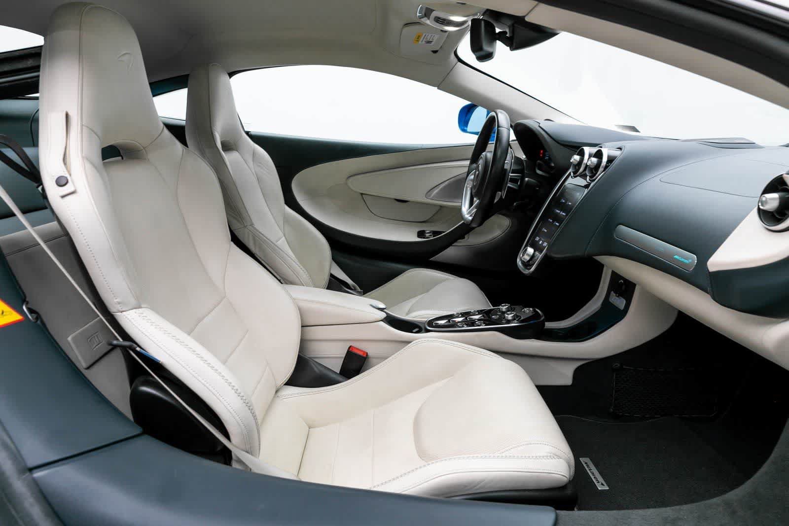 Used 2020 McLaren GT RWD image 10