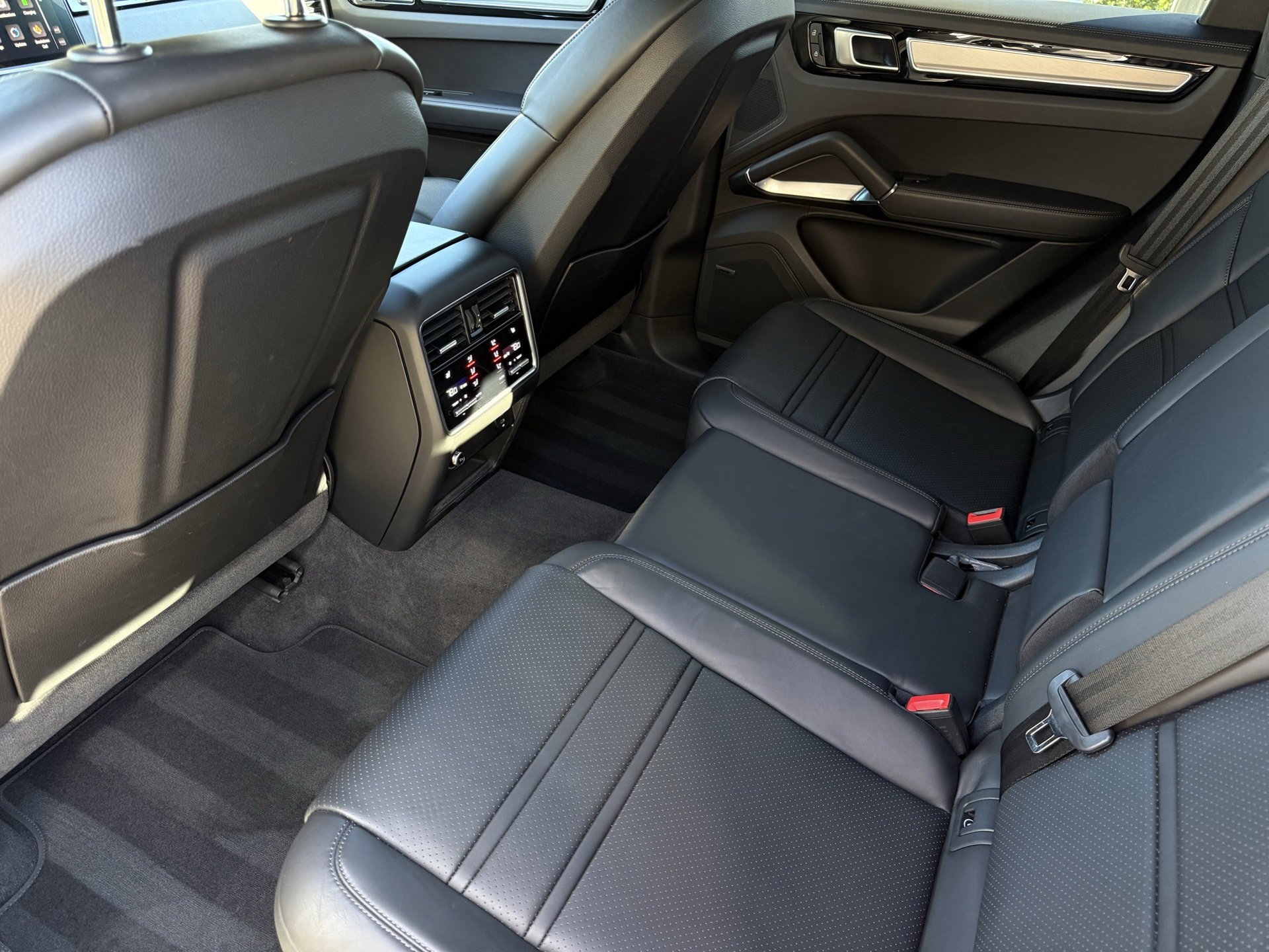 Certified 2022 Porsche Cayenne Turbo S image 31