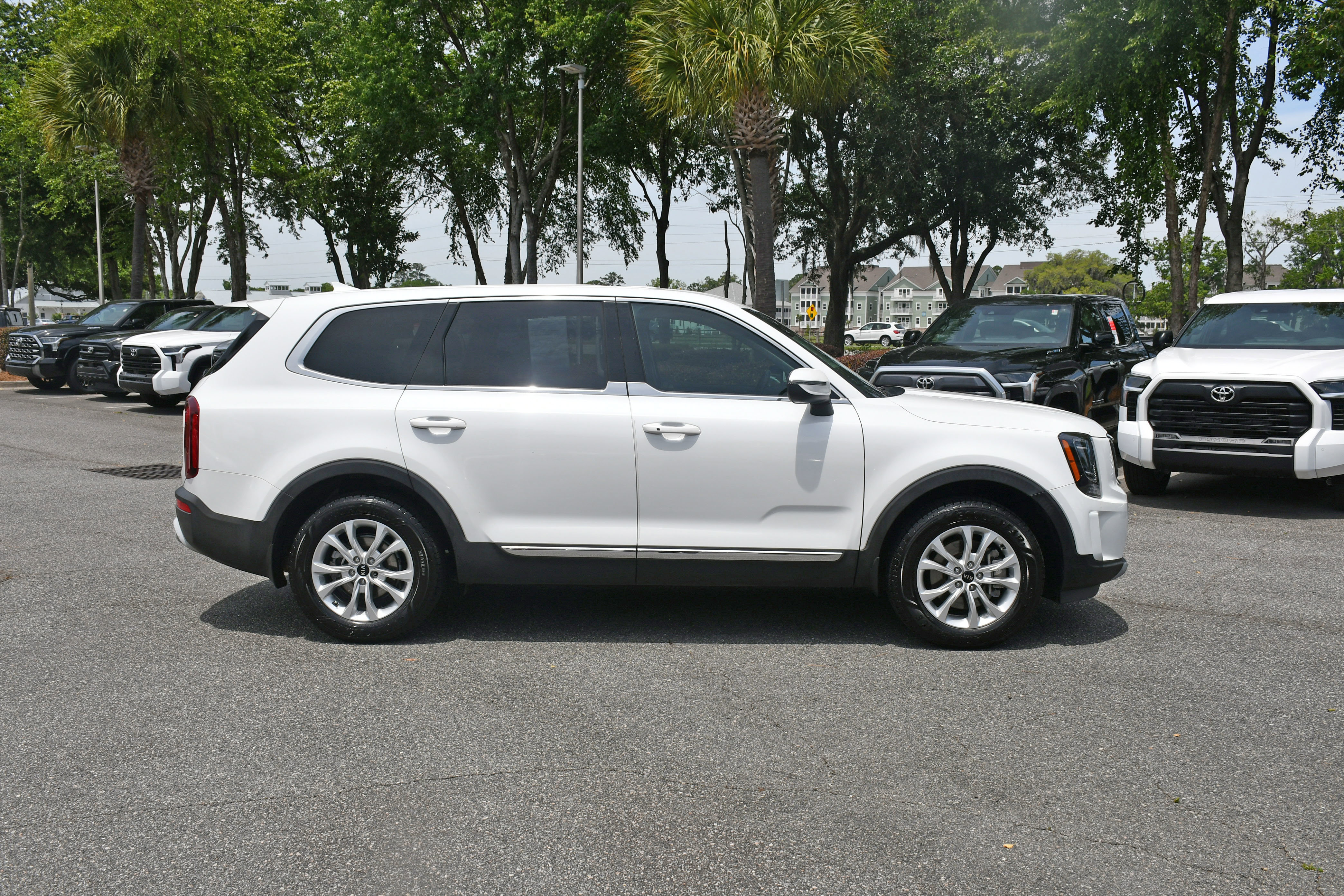 Used 2020 Kia Telluride LX FWD image 5
