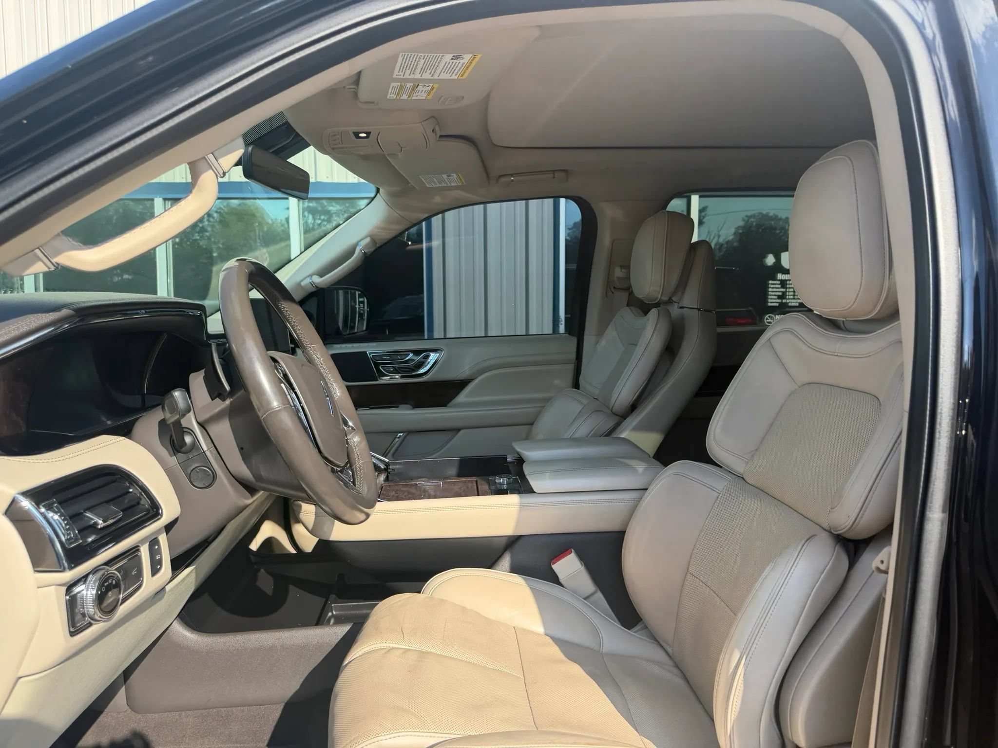 Used 2018 Lincoln Navigator L Select w/ Cargo Package AWD/4WD image 5