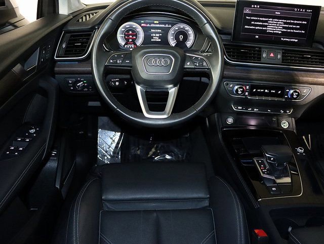 Used 2025 Audi Q5 e Premium Plus w/ Premium Plus Package image 3