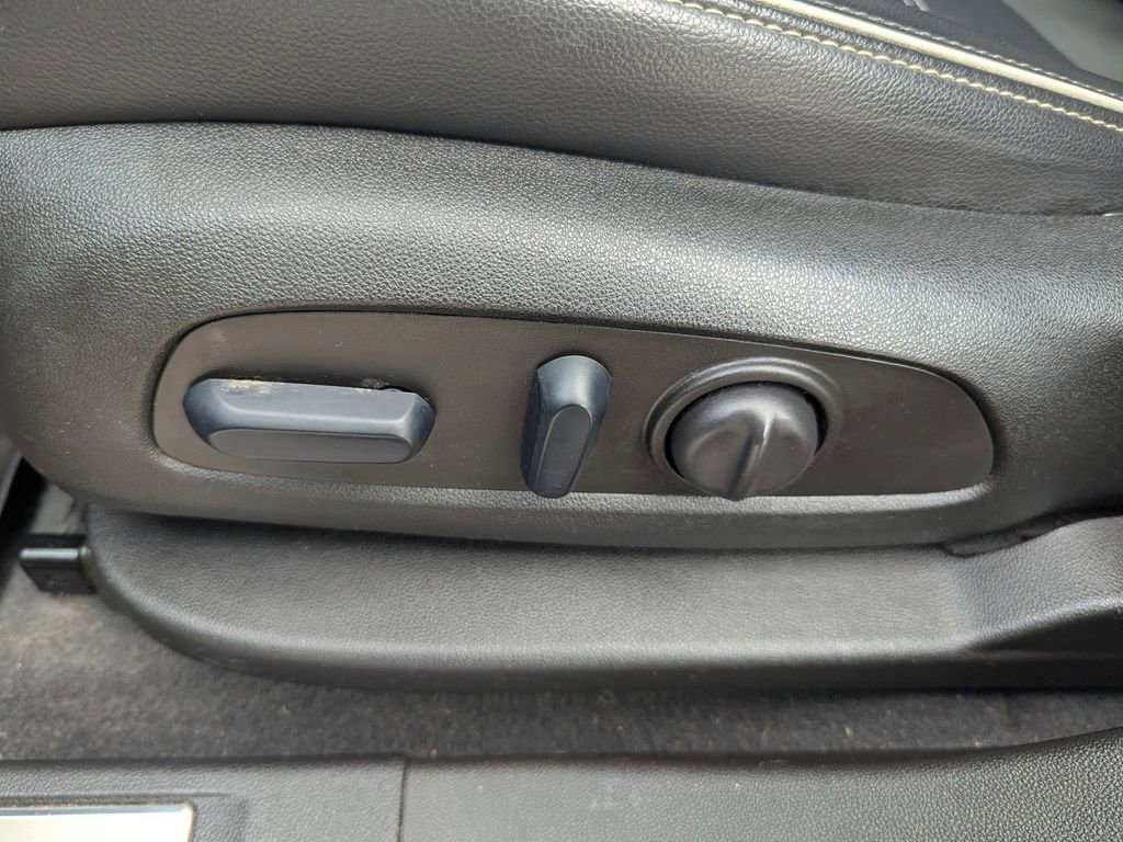 Certified 2023 GMC Acadia Denali w/ Denali Ultimate Package image 18