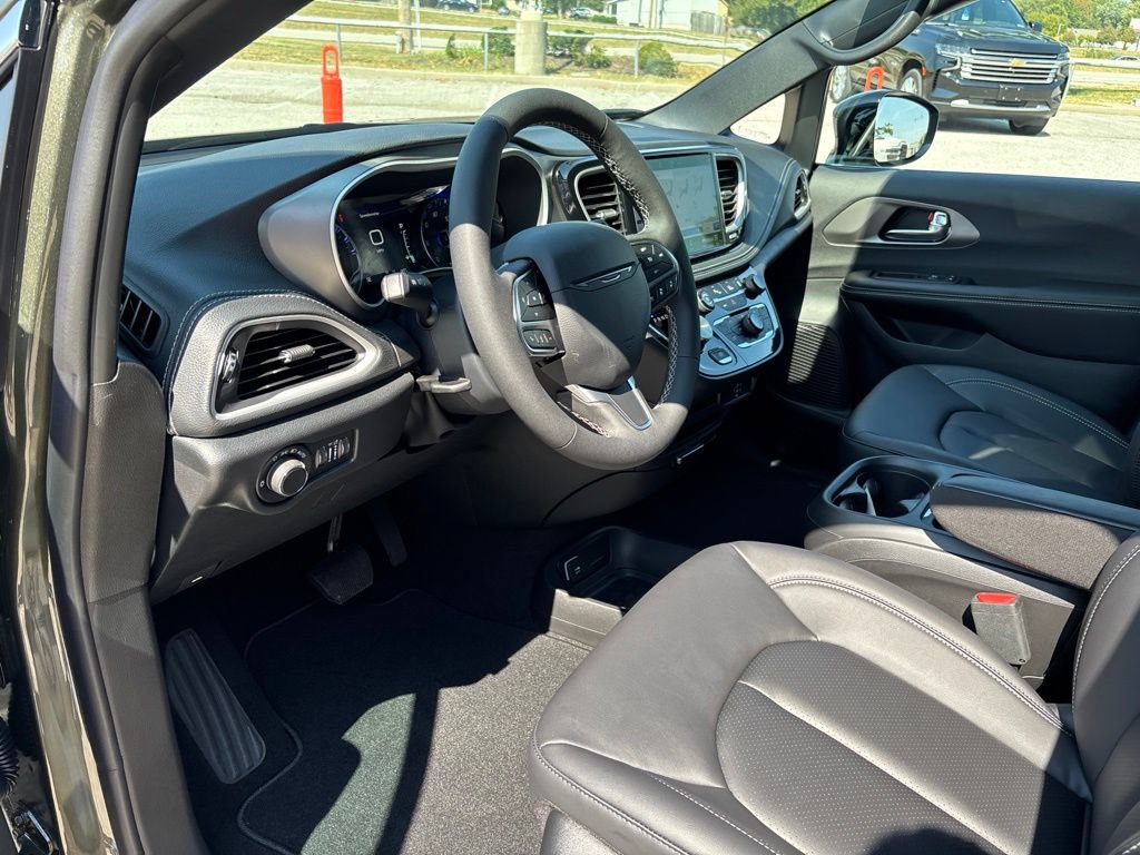 New 2027 Chrysler Pacifica Select FWD image 32