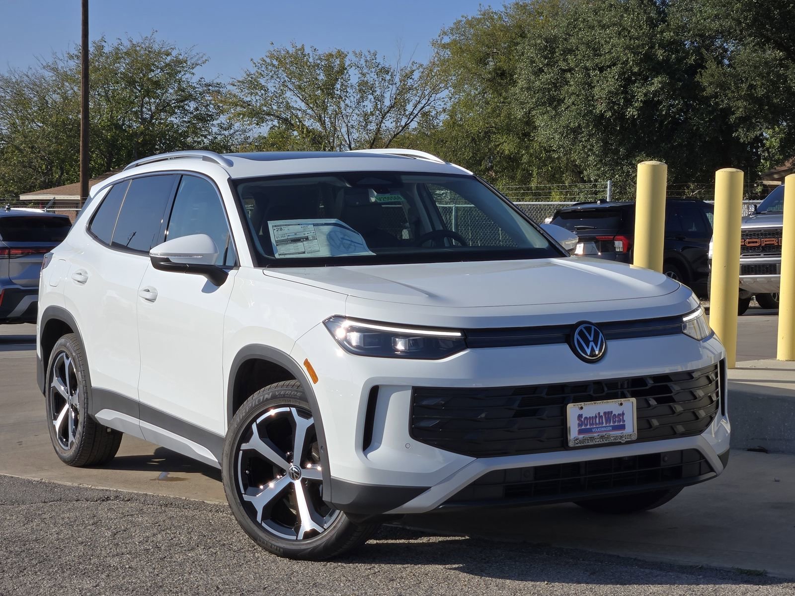 New 2026 Volkswagen Tiguan SE image 2