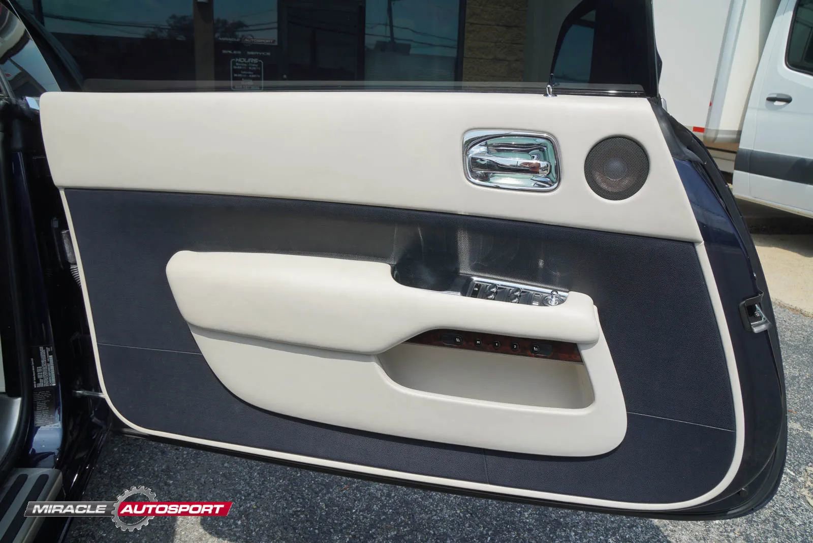 Used 2015 Rolls-Royce Wraith image 14