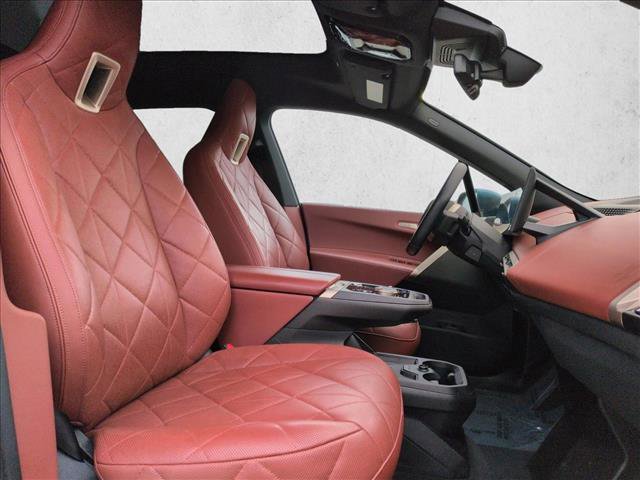 Used 2024 BMW iX xDrive50 w/ Premium Package image 21
