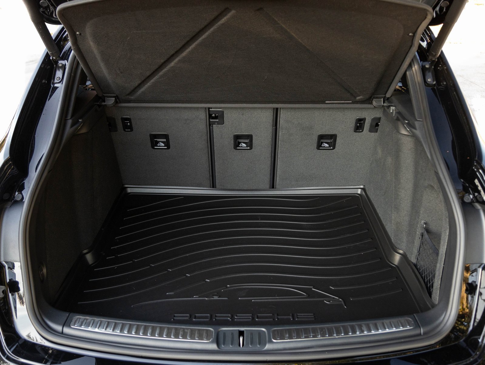 Certified 2026 Porsche Macan image 30