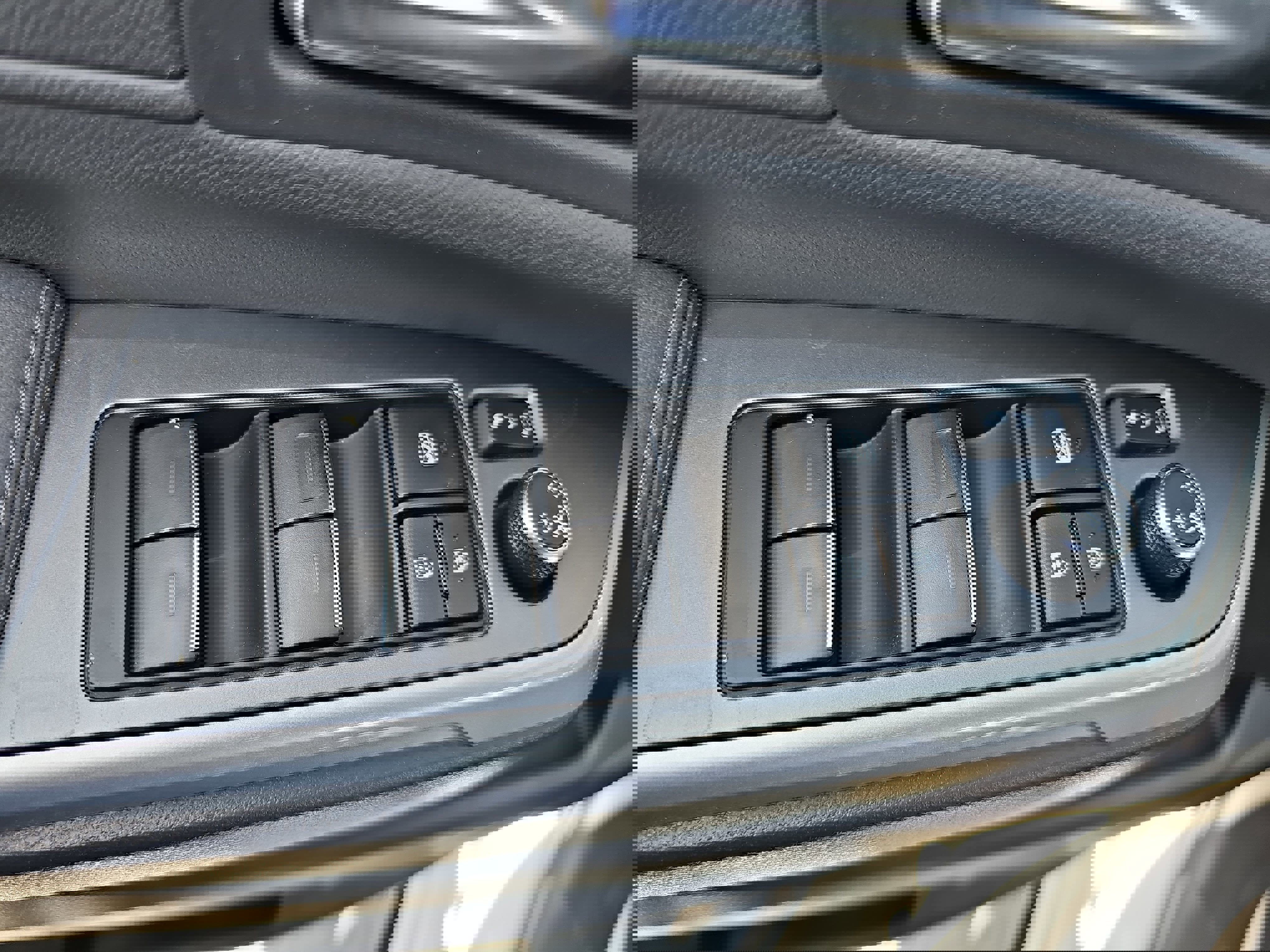 Used 2023 Toyota Sienna XSE image 29