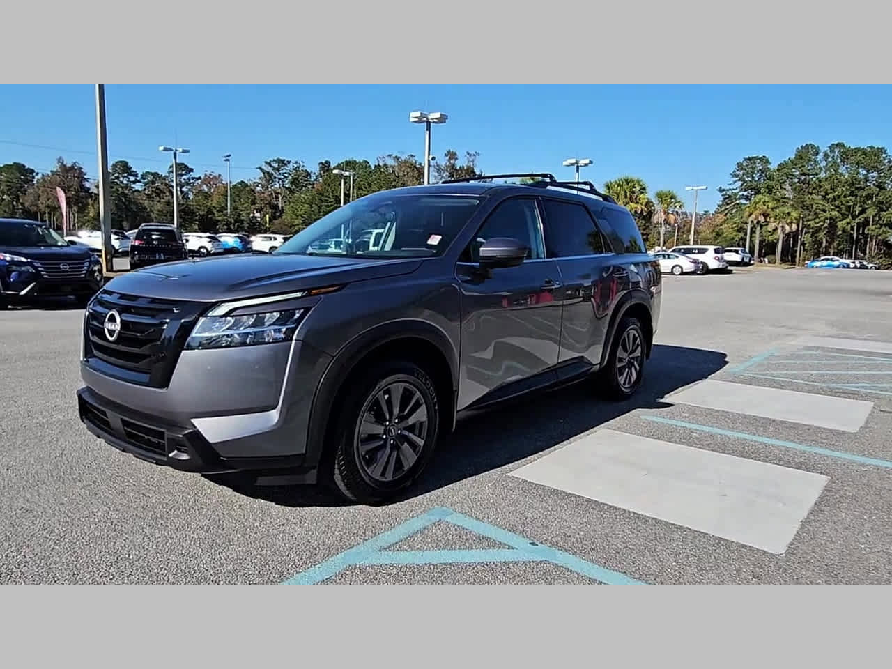 Used 2022 Nissan Pathfinder SV w/ SV Black Package image 21