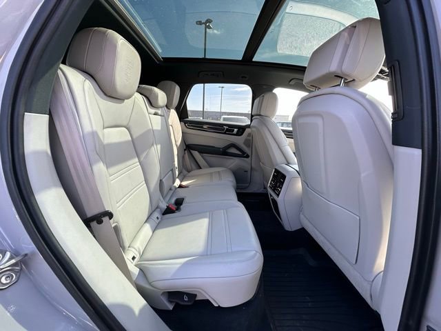 Used 2023 Porsche Cayenne S Platinum image 31