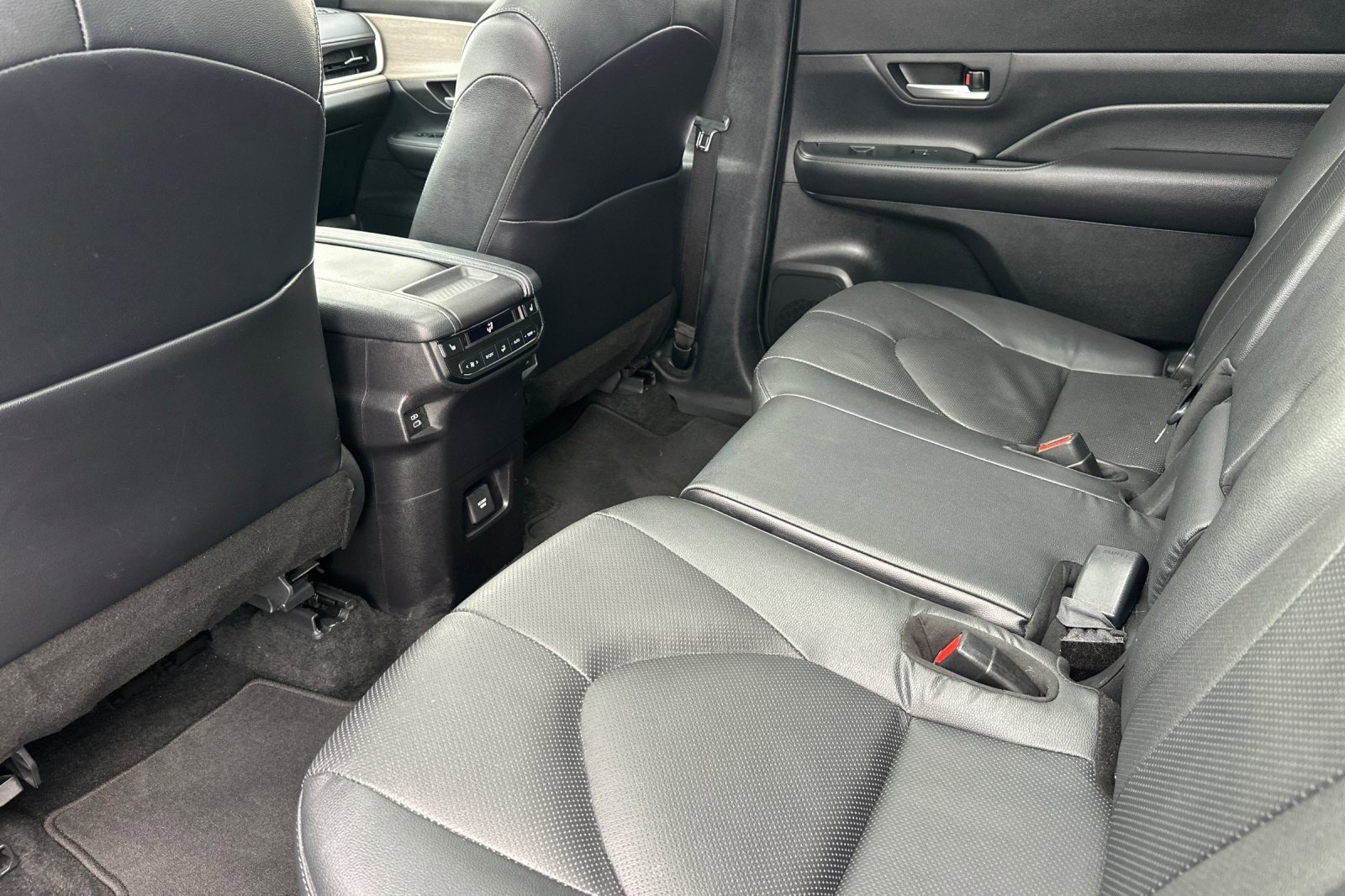 Used 2024 Toyota Grand Highlander Limited image 11